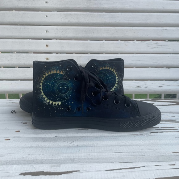Hightop Shoes Moon Star Design Raad Shop - Picture 1 of 6